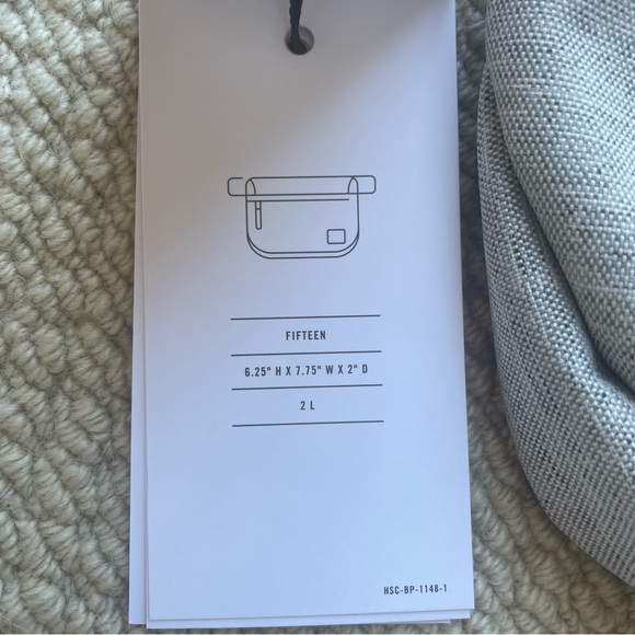 NWT Herschel Fifteen Hip Pack 2L - Picture 7 of 8